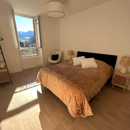 Romily Avec Vue Montagne Holiday home *